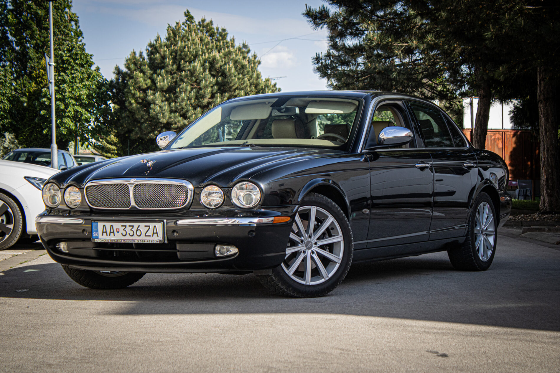 Jaguar XJ